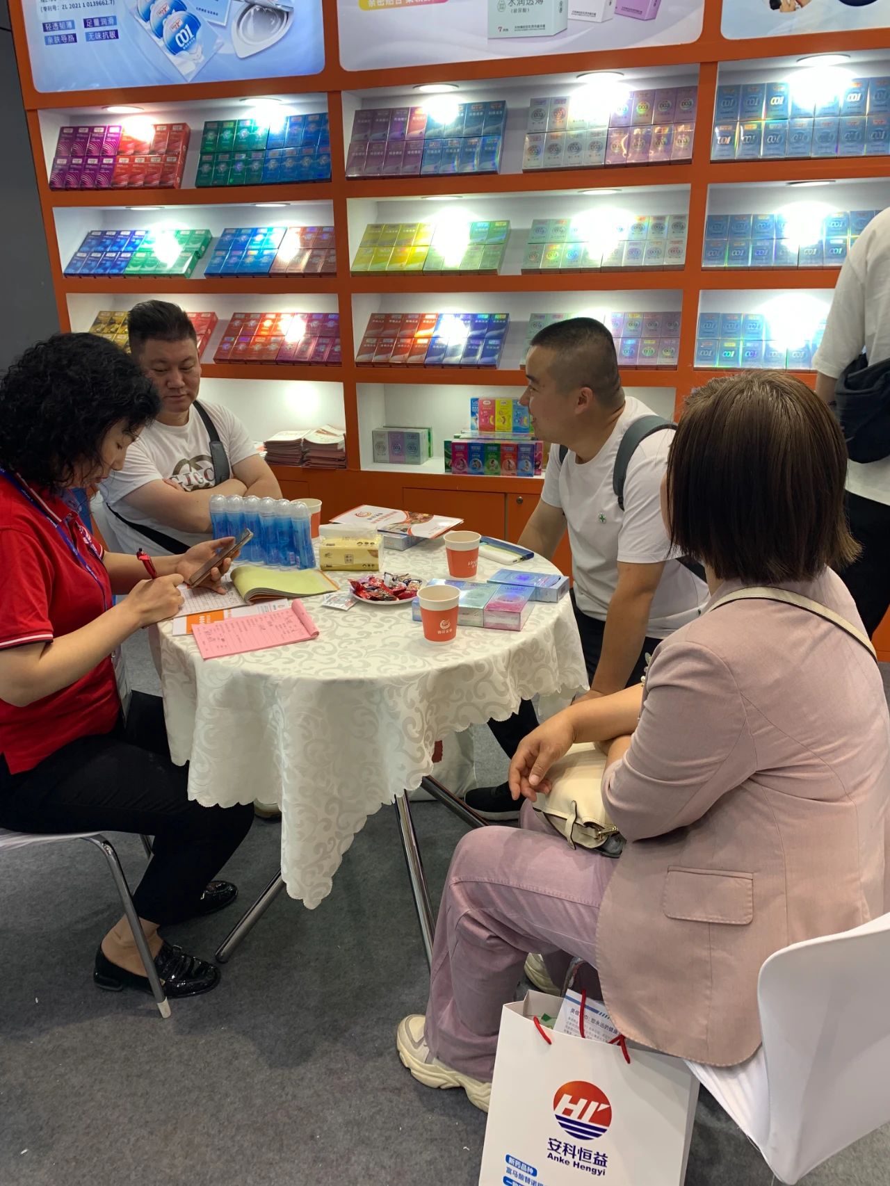 直擊現(xiàn)場(chǎng)上海國(guó)藥會(huì)首日盛況，康祥展位熱度持續(xù)飆升7.jpg