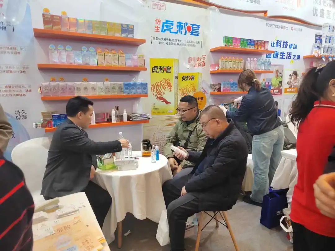 西鼎會盛況,康祥這兩大新品,藥店老板都在問1.jpg